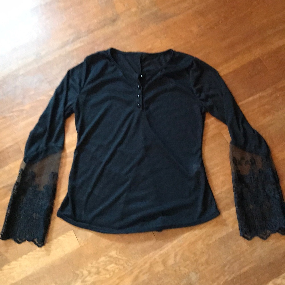 MR; Top, Crewneck w/Front Buttons, Lace Sleeves